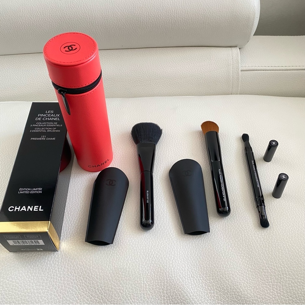 Chanel Brush set 100% authentic in 121 PREMIÈRE DAME case and 3 brushes New